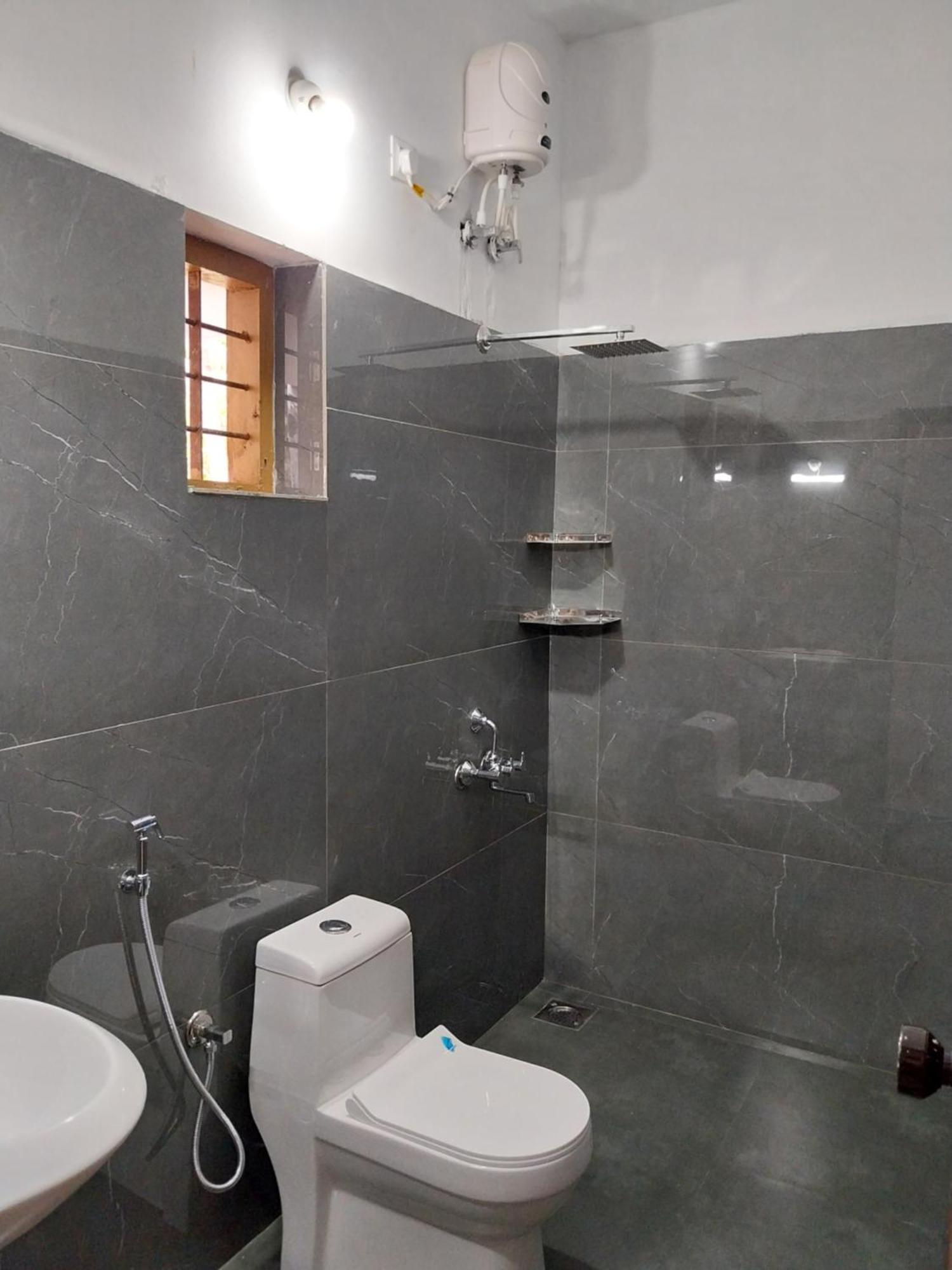 Munroe Heritage Inn Mundrothuruth Экстерьер фото